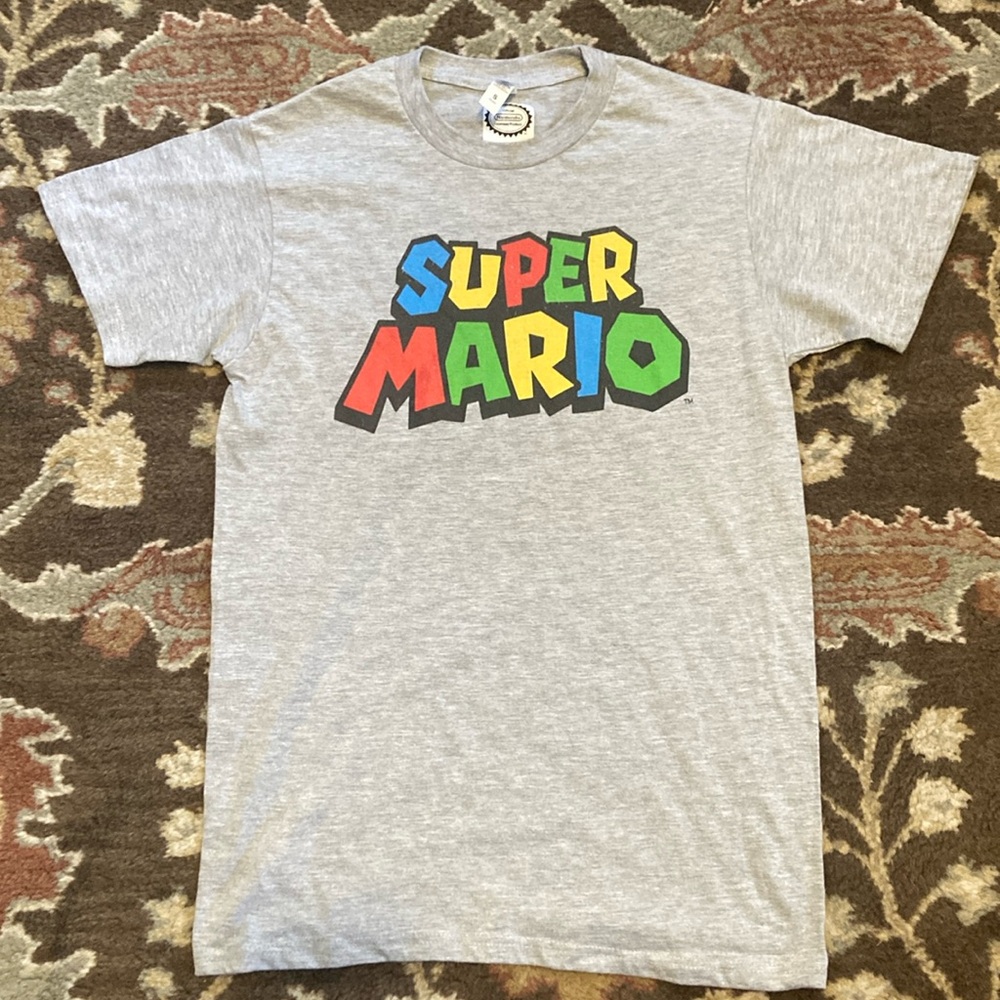 Size S. Grey. SUPER MARIO tee shirt.